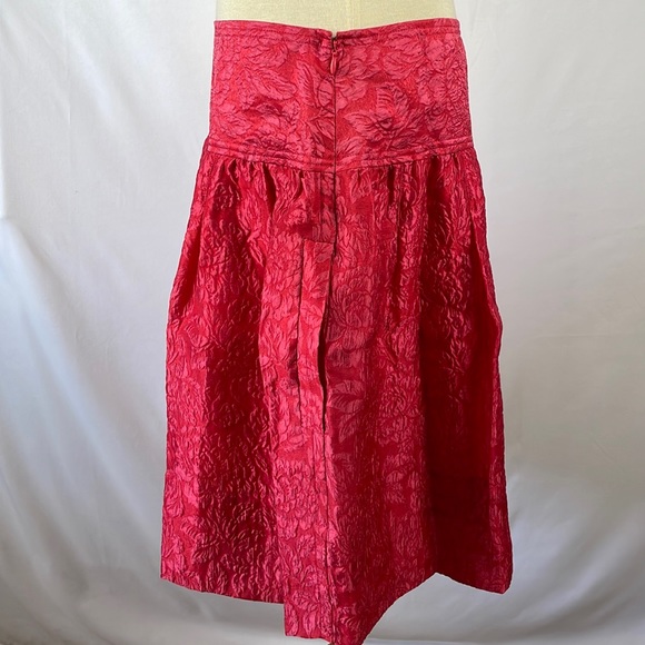 BCBGMaxAzria Red and Pink Textured Floral Silk Blend Full Skirt - Size 8 - Picture 3 of 11